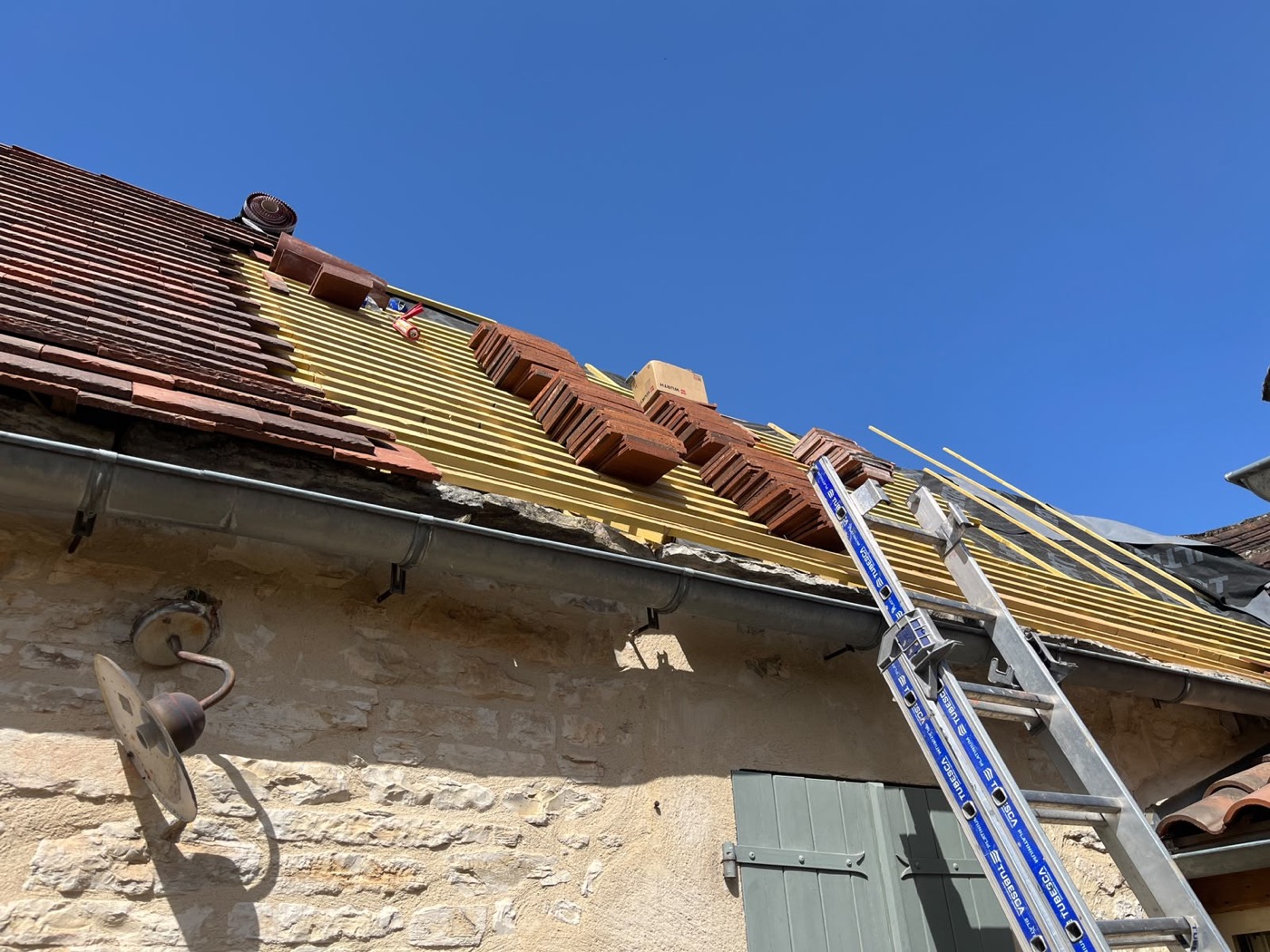 Recherche et réparation de fuite sur toiture ancienne